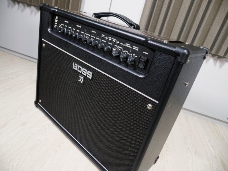 Review de Boss Katana Artist, amplificador con multiefectos integrado